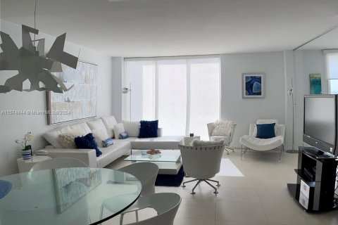 Condominio en venta en Bal Harbour, Florida, 2 dormitorios, 98.1 m2 № 1140843 - foto 1