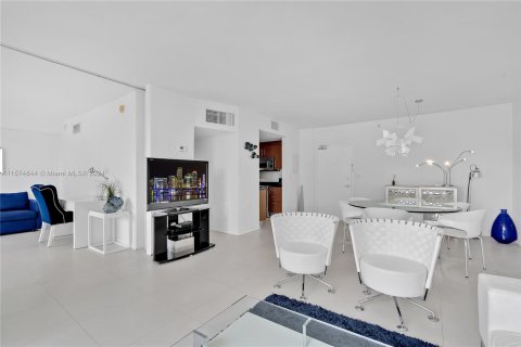 Condominio en venta en Bal Harbour, Florida, 2 dormitorios, 98.1 m2 № 1140843 - foto 13