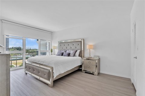 Condo in Bal Harbour, Florida, 2 bedrooms  № 1140843 - photo 23