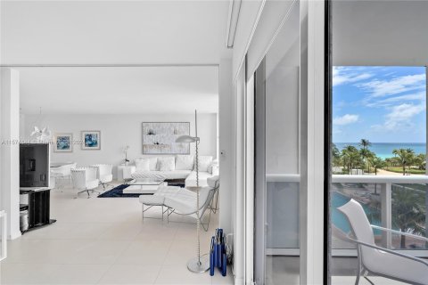 Condo in Bal Harbour, Florida, 2 bedrooms  № 1140843 - photo 17