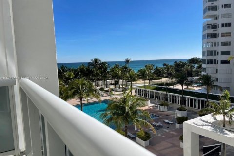 Condominio en venta en Bal Harbour, Florida, 2 dormitorios, 98.1 m2 № 1140843 - foto 3