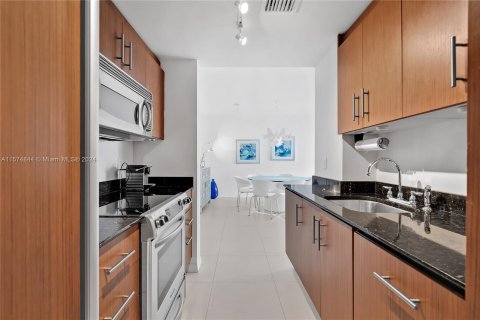 Condominio en venta en Bal Harbour, Florida, 2 dormitorios, 98.1 m2 № 1140843 - foto 19