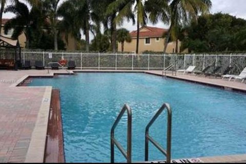 Townhouse in Weston, Florida 4 bedrooms, 160.54 sq.m. № 1140841 - photo 10