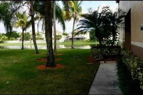 Townhouse in Weston, Florida 4 bedrooms, 160.54 sq.m. № 1140841 - photo 13