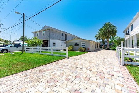 Villa ou maison à vendre à Weeki Wachee, Floride: 2 chambres, 111.48 m2 № 1339246 - photo 3