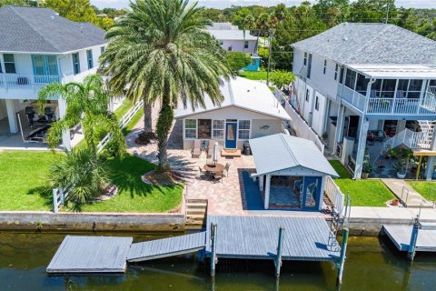 Villa ou maison à vendre à Weeki Wachee, Floride: 2 chambres, 111.48 m2 № 1339246 - photo 1