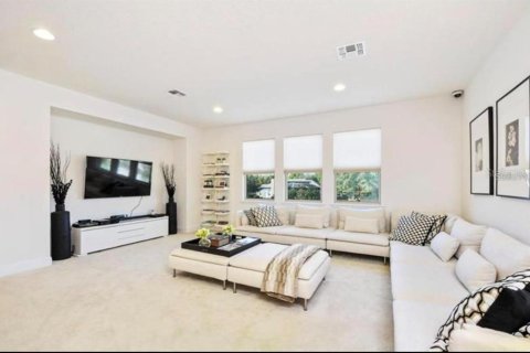 Casa en venta en Orlando, Florida, 4 dormitorios, 342.25 m2 № 1311665 - foto 17