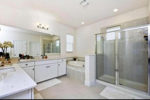 Casa en venta en Orlando, Florida, 4 dormitorios, 342.25 m2 № 1311665 - foto 20