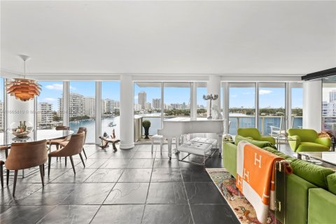 Copropriété à vendre à Miami Beach, Floride: 4 chambres, 284.28 m2 № 1400167 - photo 1