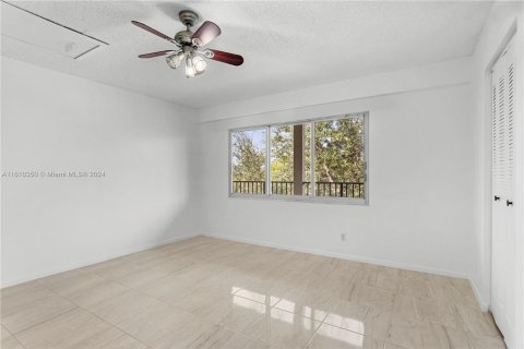 Condominio en venta en Pembroke Pines, Florida, 1 dormitorio, 97.08 m2 № 1232846 - foto 11
