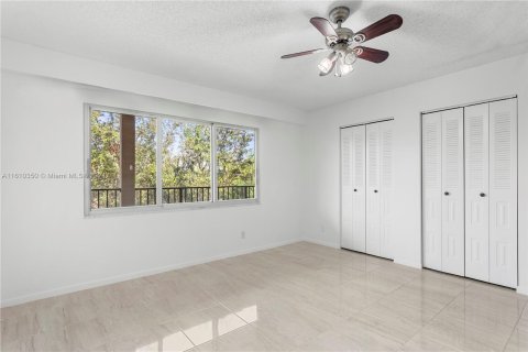 Condominio en venta en Pembroke Pines, Florida, 1 dormitorio, 97.08 m2 № 1232846 - foto 12