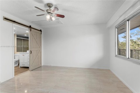 Condominio en venta en Pembroke Pines, Florida, 1 dormitorio, 97.08 m2 № 1232846 - foto 10