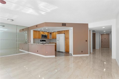 Condominio en venta en Pembroke Pines, Florida, 1 dormitorio, 97.08 m2 № 1232846 - foto 5