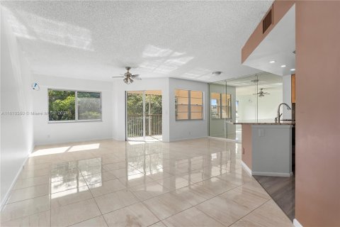 Condominio en venta en Pembroke Pines, Florida, 1 dormitorio, 97.08 m2 № 1232846 - foto 2