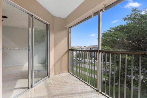 Condominio en venta en Pembroke Pines, Florida, 1 dormitorio, 97.08 m2 № 1232846 - foto 18
