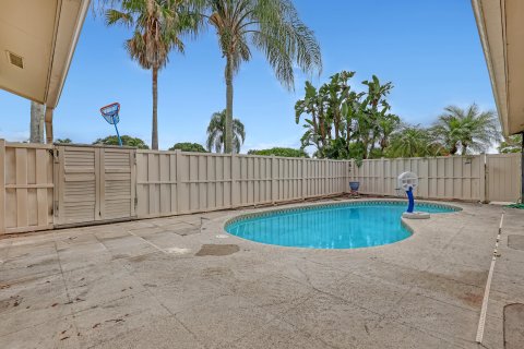 Townhouse in Palm Beach Gardens, Florida 3 bedrooms, 118.54 sq.m. № 1216052 - photo 4