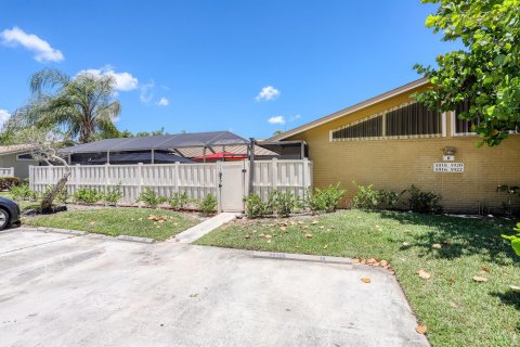 Townhouse in Palm Beach Gardens, Florida 3 bedrooms, 118.54 sq.m. № 1215973 - photo 19