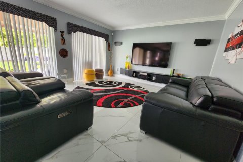 Villa ou maison à vendre à Pembroke Pines, Floride: 4 chambres, 261.52 m2 № 1215974 - photo 17