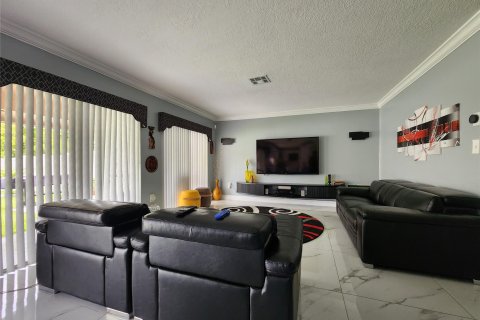 Villa ou maison à vendre à Pembroke Pines, Floride: 4 chambres, 261.52 m2 № 1215974 - photo 18