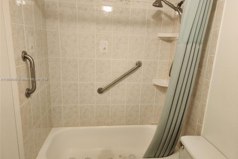 Condo in Boca Raton, Florida, 1 bedroom  № 1372568 - photo 9