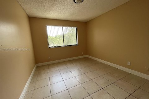 Condo in Coral Springs, Florida, 2 bedrooms  № 1372562 - photo 4