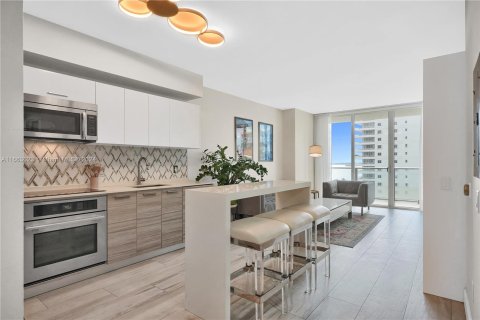 Condominio en venta en Miami, Florida, 1 dormitorio, 64.66 m2 № 1372565 - foto 1