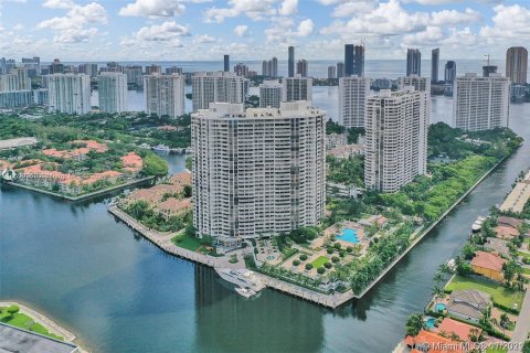 Condo in Aventura, Florida, 3 bedrooms  № 942551 - photo 1