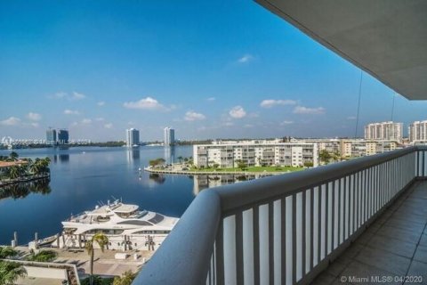 Copropriété à vendre à Aventura, Floride: 3 chambres, 174.66 m2 № 942551 - photo 2