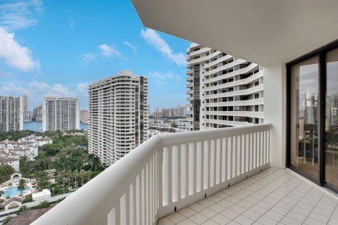 Condo in Aventura, Florida, 3 bedrooms  № 942551 - photo 19