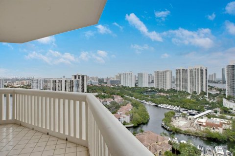 Condo in Aventura, Florida, 3 bedrooms  № 942551 - photo 17