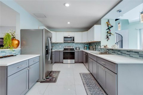 Casa en venta en Fort Lauderdale, Florida, 6 dormitorios, 277.31 m2 № 1187896 - foto 10