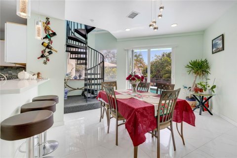 Villa ou maison à vendre à Fort Lauderdale, Floride: 6 chambres, 277.31 m2 № 1187896 - photo 14