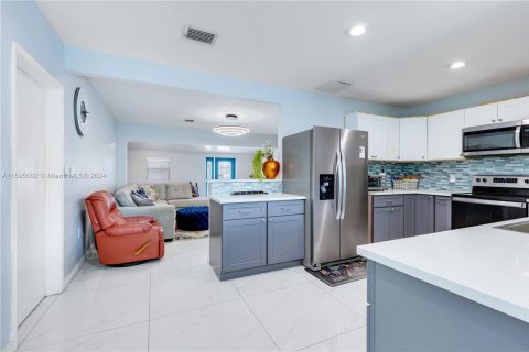 Casa en venta en Fort Lauderdale, Florida, 6 dormitorios, 277.31 m2 № 1187896 - foto 12