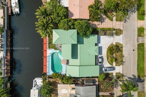 Villa ou maison à vendre à Fort Lauderdale, Floride: 6 chambres, 277.31 m2 № 1187896 - photo 1