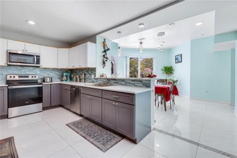 Villa ou maison à vendre à Fort Lauderdale, Floride: 6 chambres, 277.31 m2 № 1187896 - photo 13