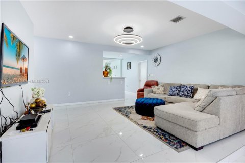 Villa ou maison à vendre à Fort Lauderdale, Floride: 6 chambres, 277.31 m2 № 1187896 - photo 6