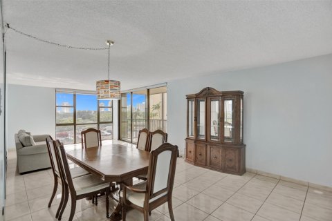 Copropriété à vendre à Aventura, Floride: 2 chambres, 121.98 m2 № 1183280 - photo 15