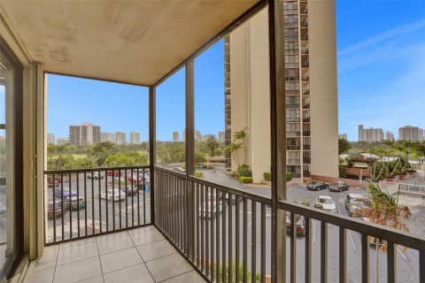 Condominio en venta en Aventura, Florida, 2 dormitorios, 121.98 m2 № 1183280 - foto 3