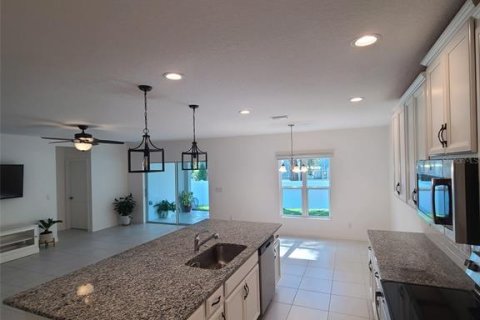 House in Davenport, Florida 4 bedrooms, 195.37 sq.m. № 1338846 - photo 5