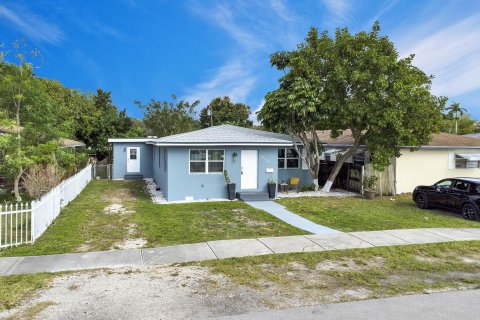 House in Hollywood, Florida 3 bedrooms, 171.87 sq.m. № 1007312 - photo 8
