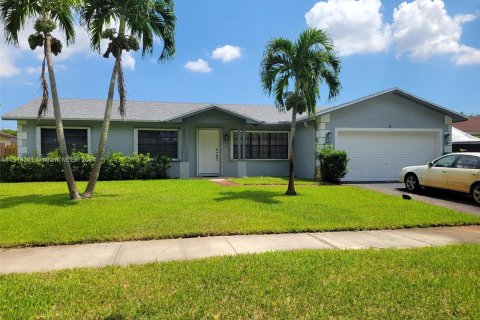 House in Cooper City, Florida 3 bedrooms, 131.92 sq.m. № 961339 - photo 1