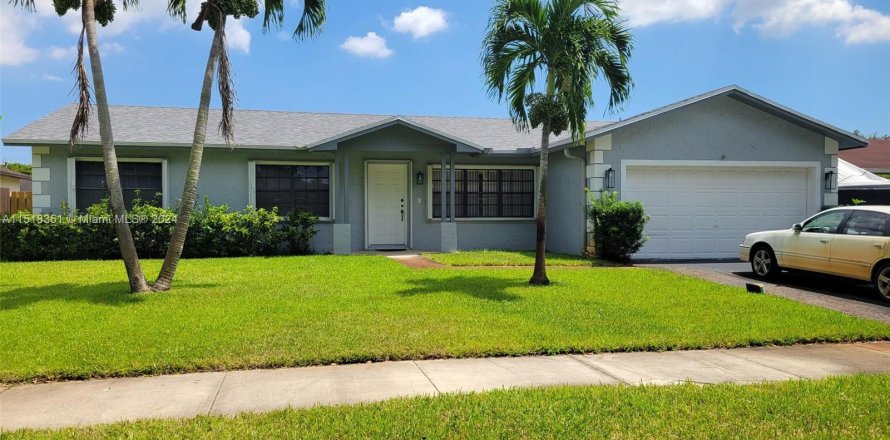 House in Cooper City, Florida 3 bedrooms, 131.92 sq.m. № 961339