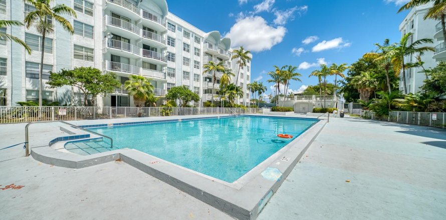 Condo in Miami, Florida, 2 bedrooms  № 1080368