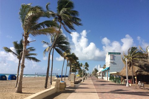 Condo in Hollywood, Florida, 1 bedroom  № 1310048 - photo 7