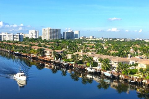 Condo in Hollywood, Florida, 1 bedroom  № 1310048 - photo 9