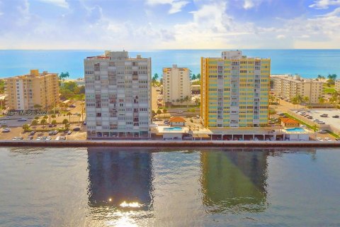 Condominio en venta en Hollywood, Florida, 1 dormitorio, 83.89 m2 № 1310048 - foto 10