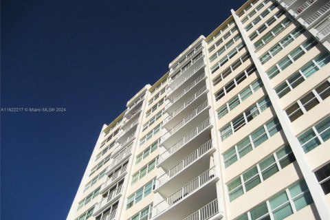 Condominio en venta en Hollywood, Florida, 1 dormitorio, 83.89 m2 № 1310048 - foto 11